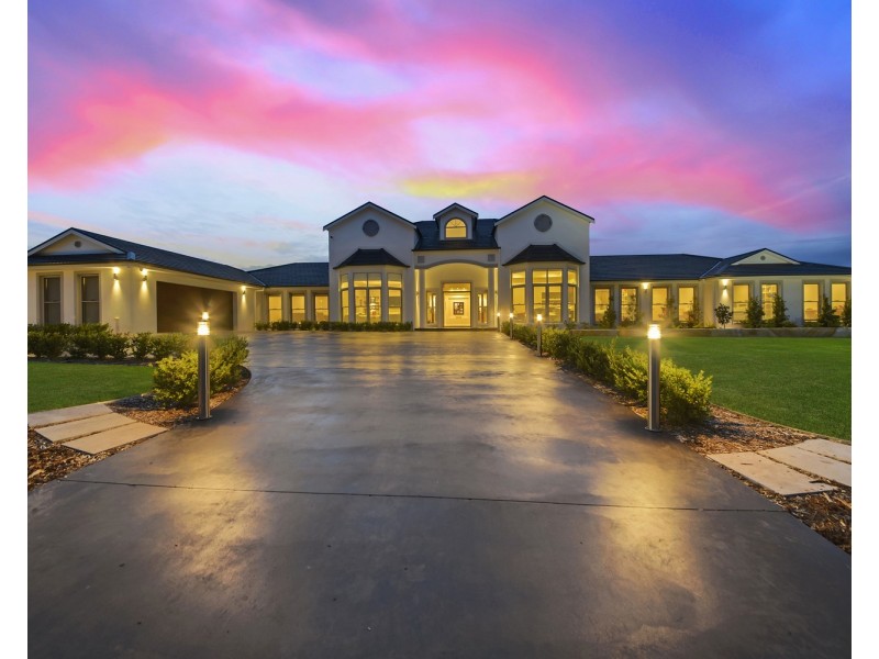 58 Twin Creeks Drive, Luddenham NSW 2745