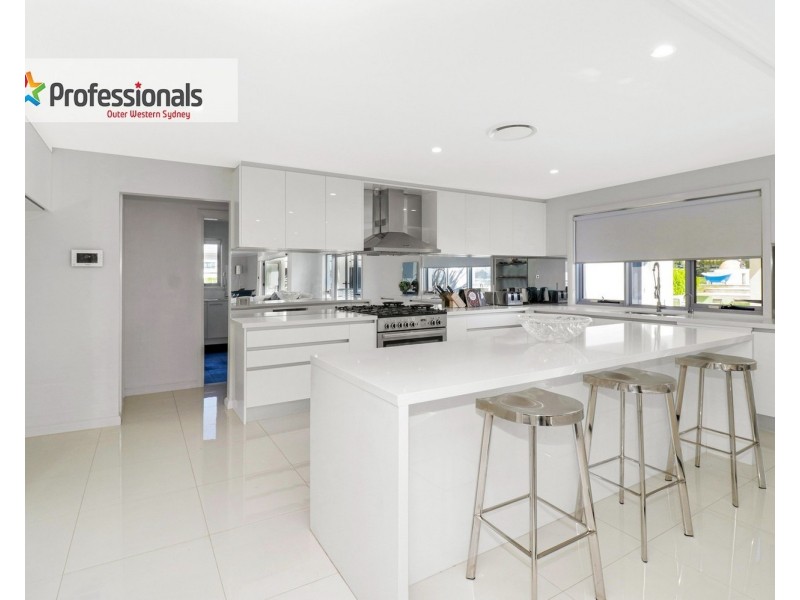 58 Twin Creeks Drive, Luddenham NSW 2745