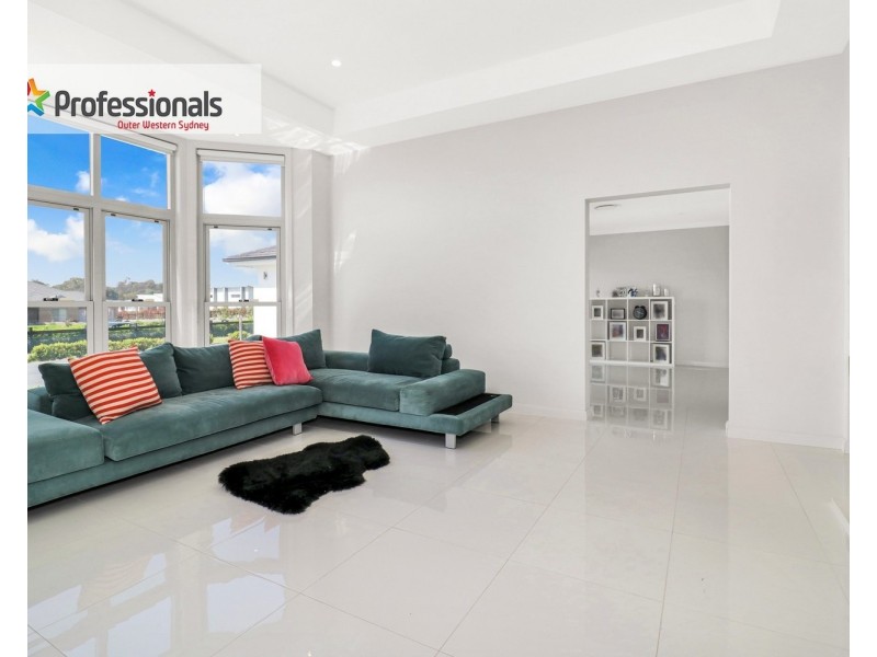 58 Twin Creeks Drive, Luddenham NSW 2745