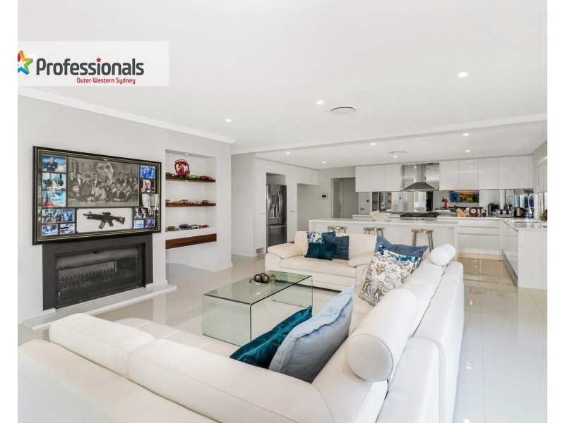 58 Twin Creeks Drive, Luddenham NSW 2745