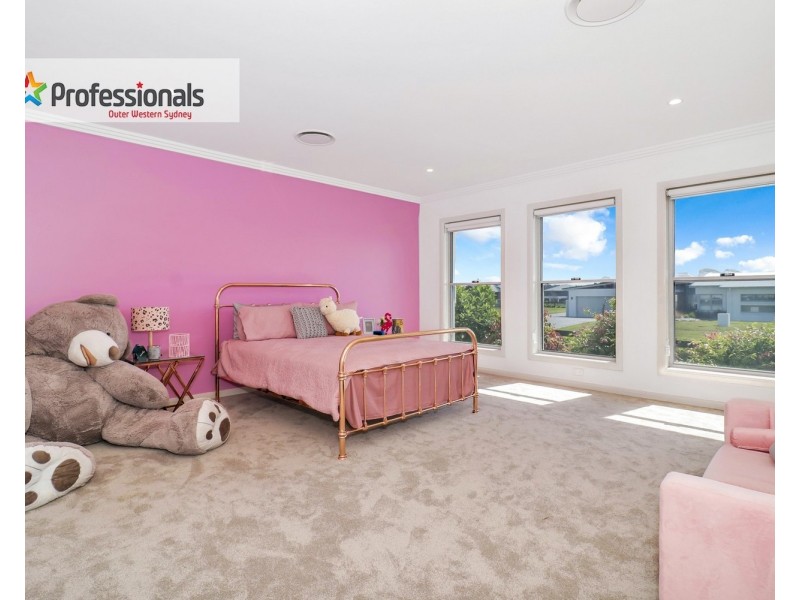 58 Twin Creeks Drive, Luddenham NSW 2745