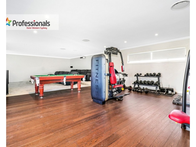 58 Twin Creeks Drive, Luddenham NSW 2745