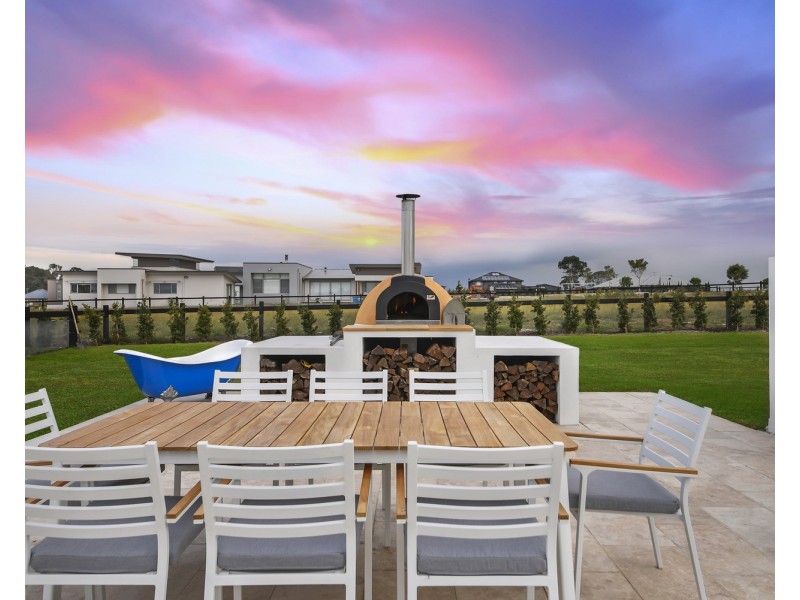 58 Twin Creeks Drive, Luddenham NSW 2745