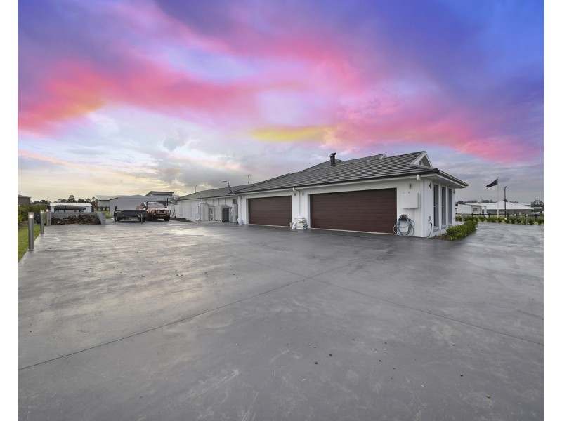 58 Twin Creeks Drive, Luddenham NSW 2745