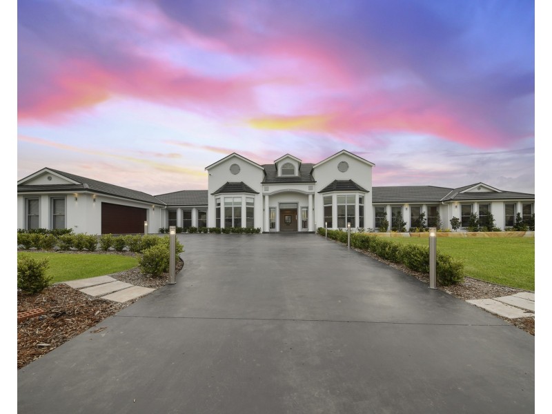 58 Twin Creeks Drive, Luddenham NSW 2745