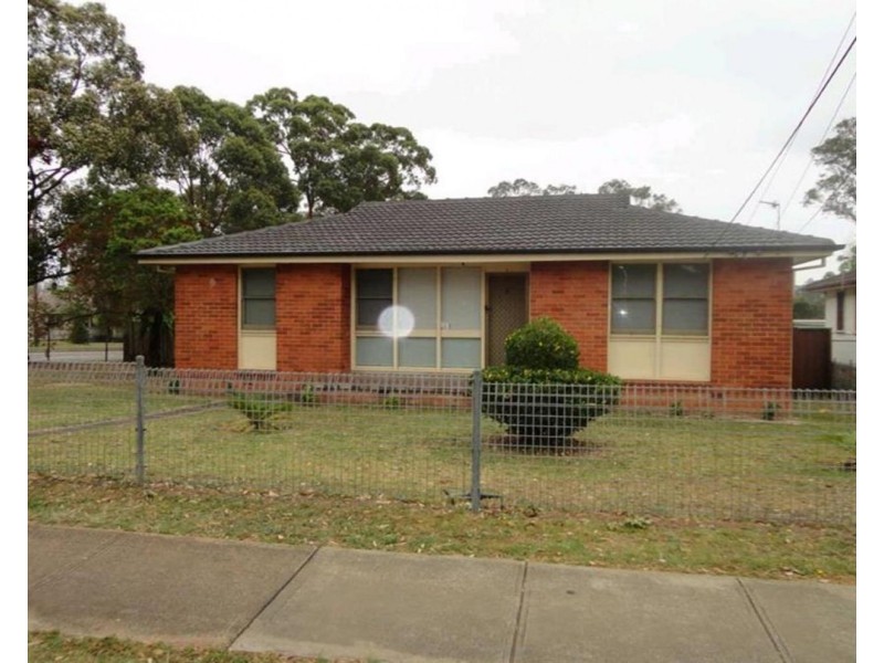 8 Mendana Street, Lethbridge Park NSW 2770