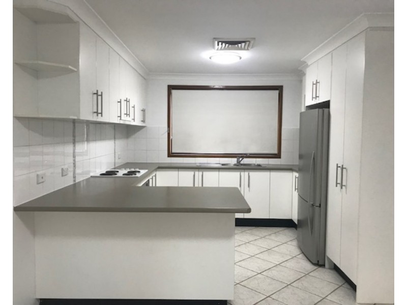 12 Kemerton Street, St Clair NSW 2759