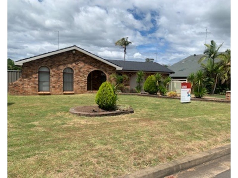 12 Kemerton Street, St Clair NSW 2759