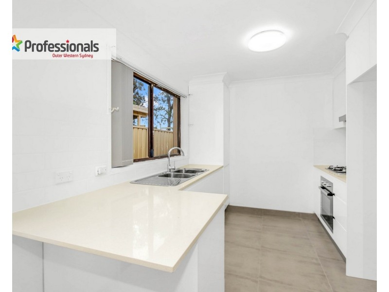 5 Iowa Close, St Clair NSW 2759