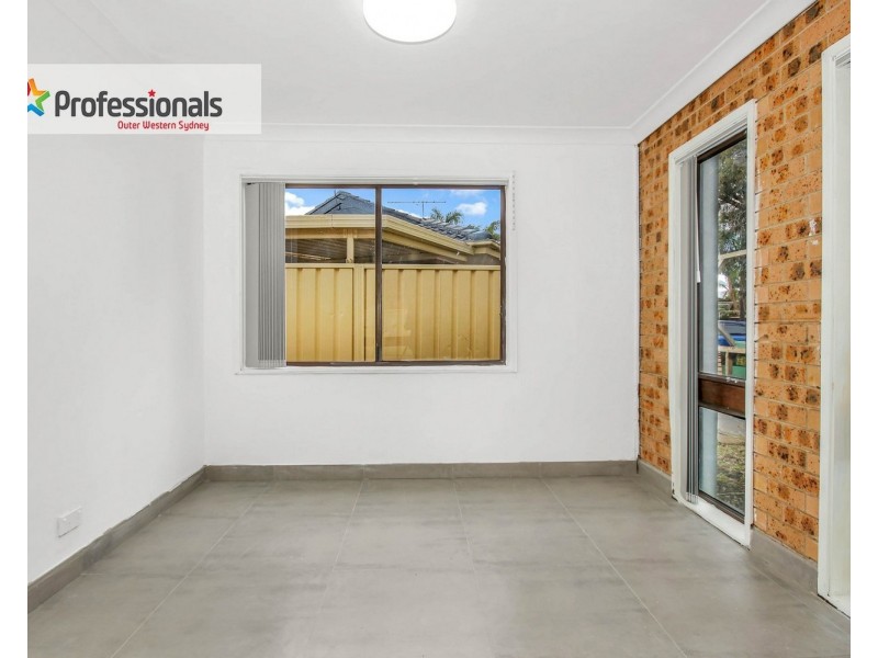 5 Iowa Close, St Clair NSW 2759