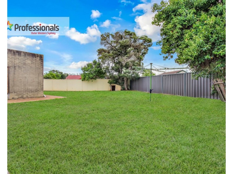 5 Iowa Close, St Clair NSW 2759
