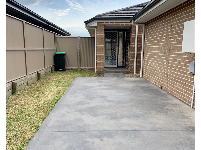 Granny flat/23a Owens Street, Spring Farm NSW 2570