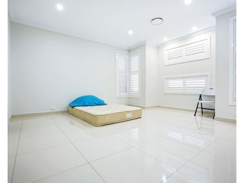 4 Mary Wade Place, Carnes Hill NSW 2171