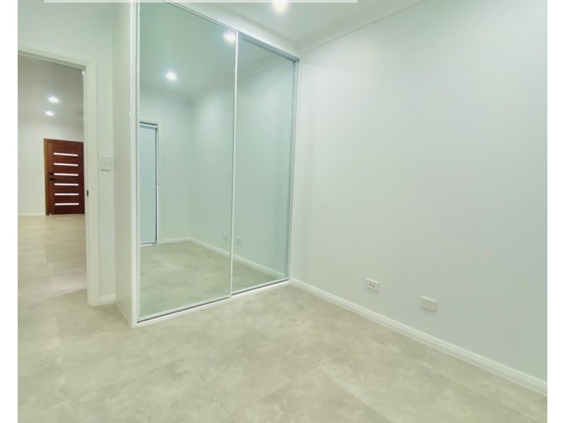 11A McCabe Close, St Clair NSW 2759