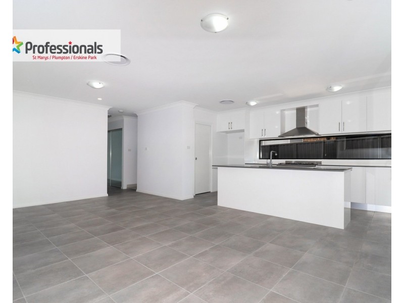 110 Dalmatia Avenue, Edmondson Park NSW 2174