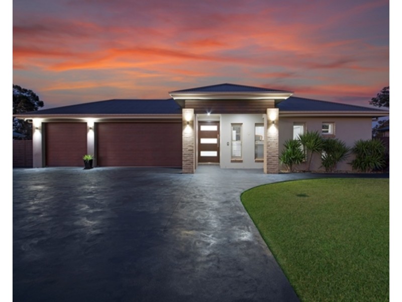 9 Pennard Crescent, Luddenham NSW 2745