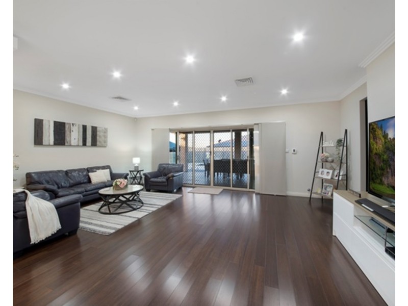 9 Pennard Crescent, Luddenham NSW 2745