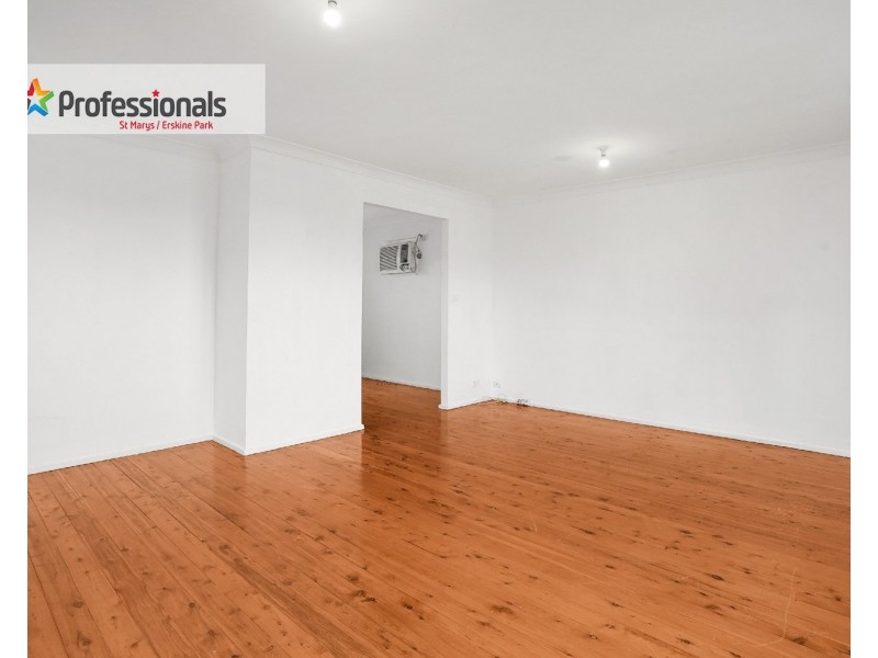 11 Explorers Way, St Clair NSW 2759