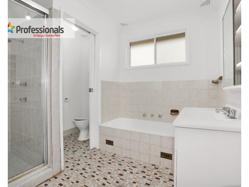 11 Explorers Way, St Clair NSW 2759