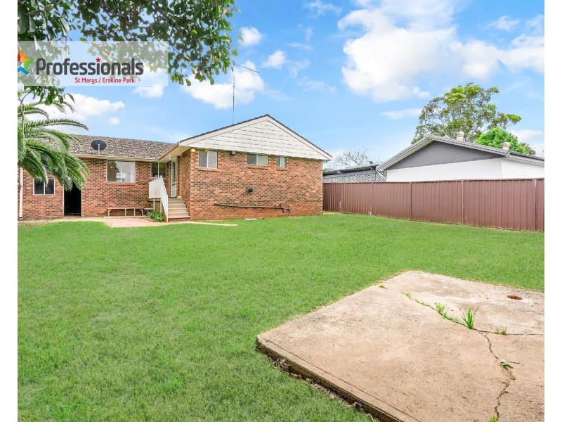 11 Explorers Way, St Clair NSW 2759