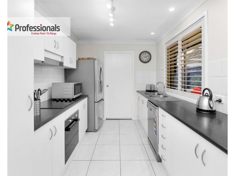 6 Tarawa Road, Lethbridge Park NSW 2770