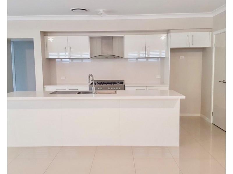 8 Leeds Street, Oran Park NSW 2570