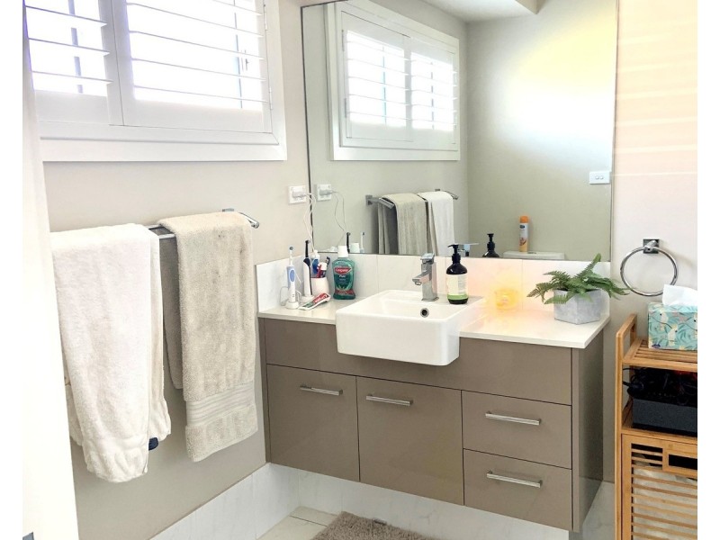 8 Leeds Street, Oran Park NSW 2570