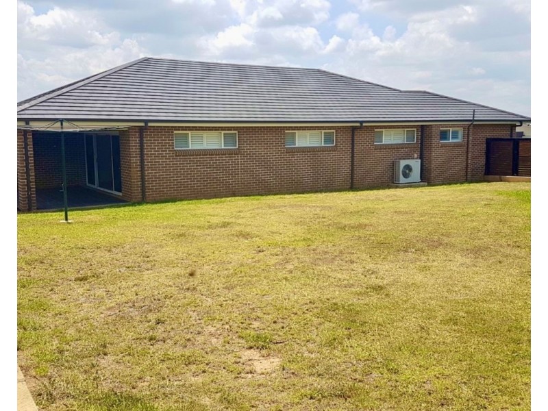 8 Leeds Street, Oran Park NSW 2570