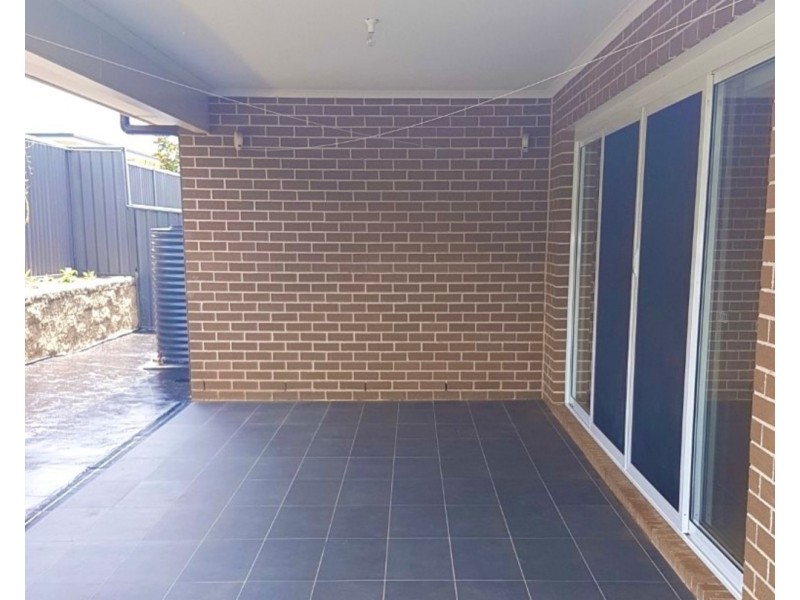 8 Leeds Street, Oran Park NSW 2570