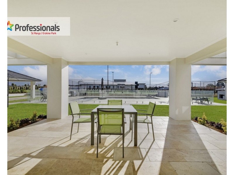 58 Twin Creeks Drive, Luddenham NSW 2745