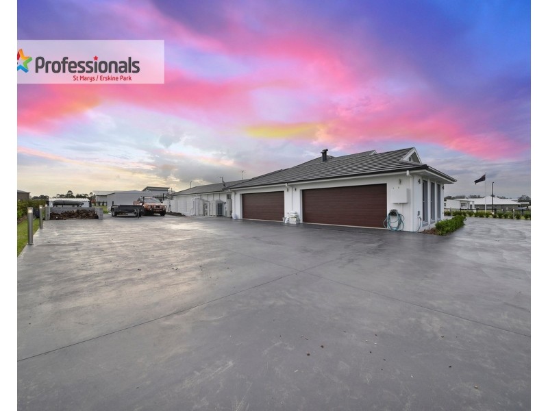 58 Twin Creeks Drive, Luddenham NSW 2745