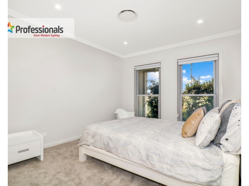 58 Twin Creeks Drive, Luddenham NSW 2745
