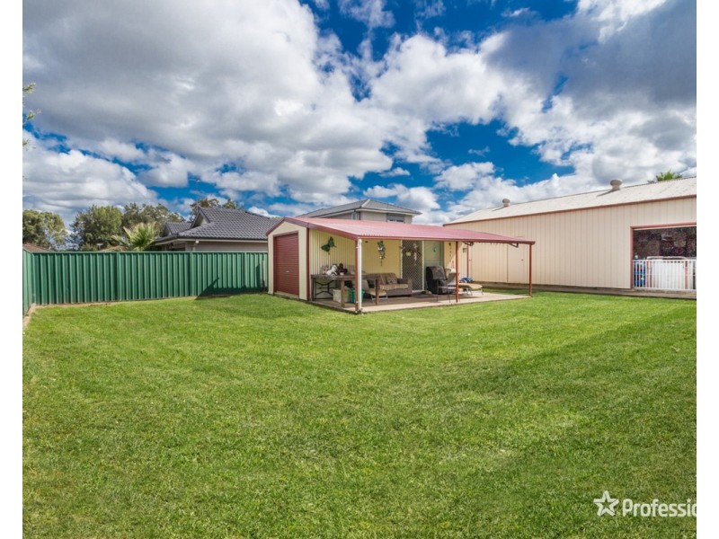 1 Maroni Place, St Clair NSW 2759