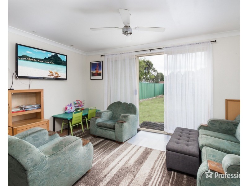 1 Maroni Place, St Clair NSW 2759