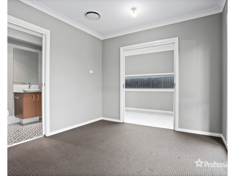 2 Major Tompkins Parade, Werrington NSW 2747