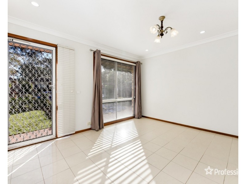 17 Toomung Circuit, Claremont Meadows NSW 2747