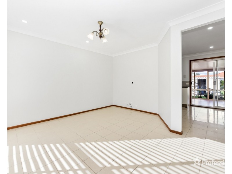 17 Toomung Circuit, Claremont Meadows NSW 2747