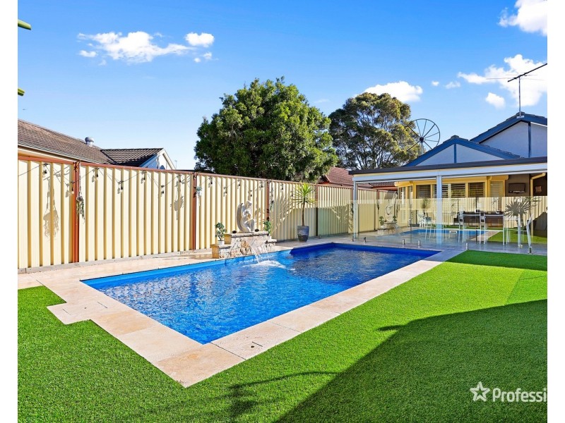 43 Explorers Way, St Clair NSW 2759