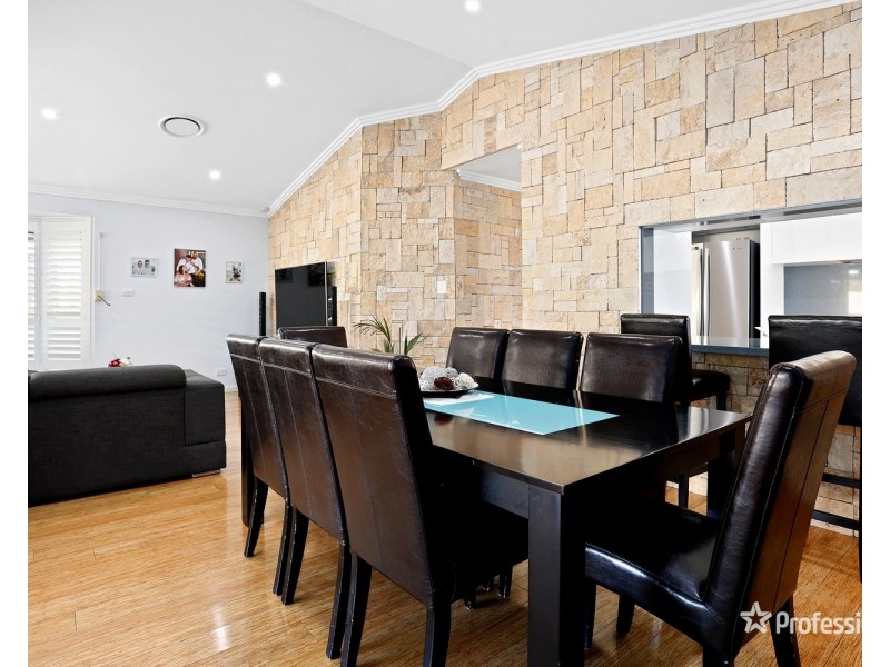 43 Explorers Way, St Clair NSW 2759