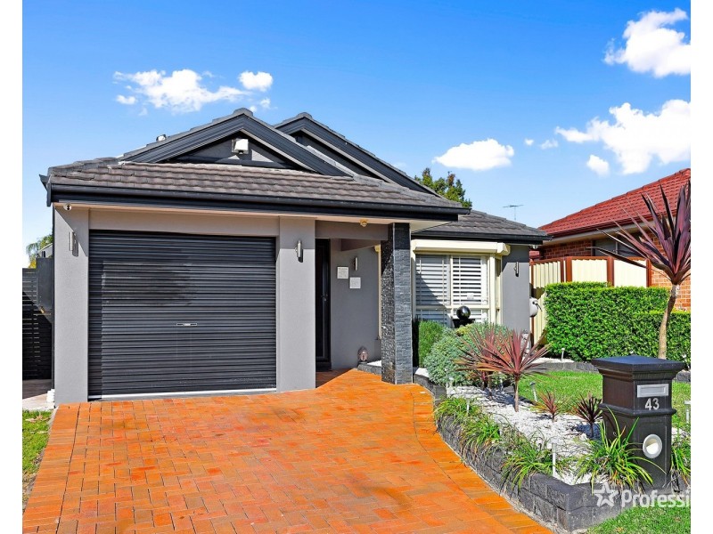 43 Explorers Way, St Clair NSW 2759