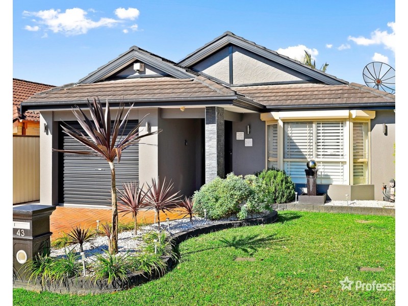 43 Explorers Way, St Clair NSW 2759