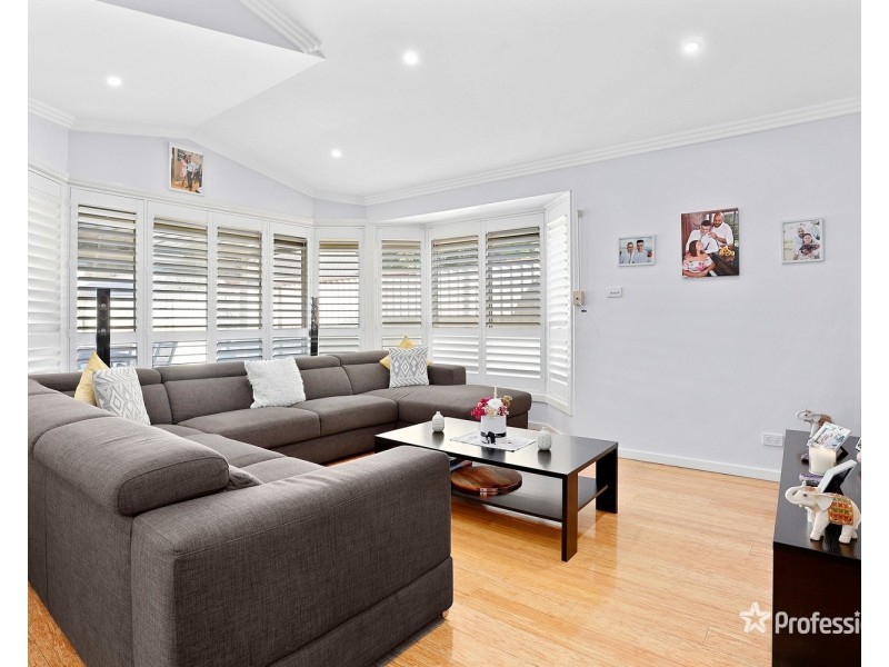 43 Explorers Way, St Clair NSW 2759