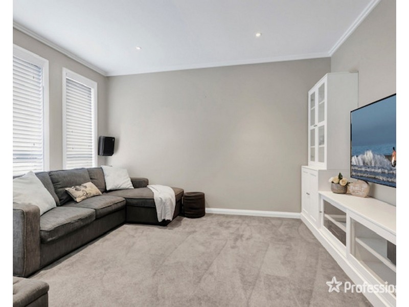 10 Binyang Avenue, Glenmore Park NSW 2745