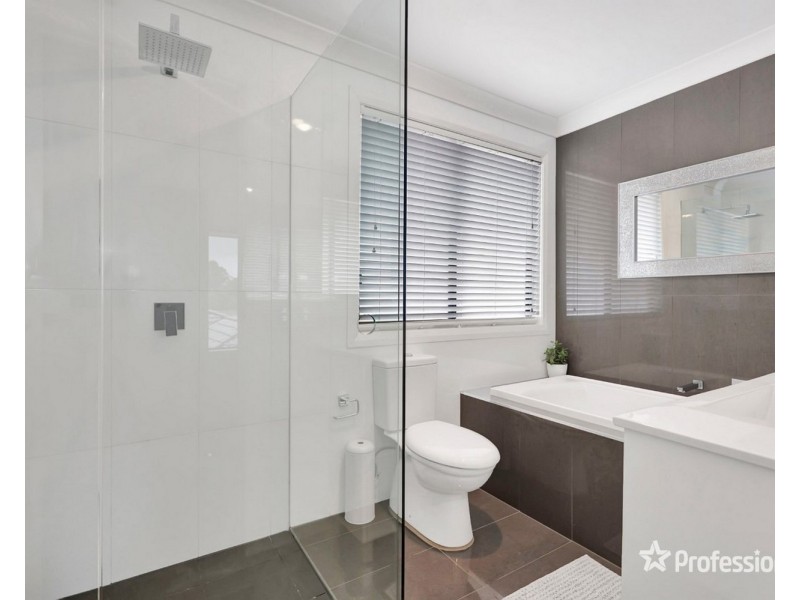 10 Binyang Avenue, Glenmore Park NSW 2745