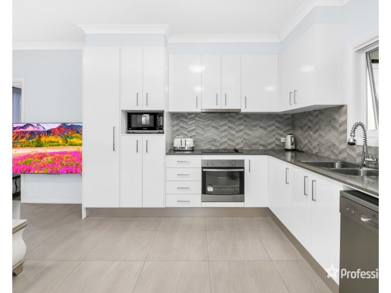 60 Coowarra Drive, St Clair NSW 2759