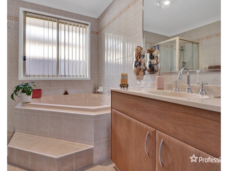 27 Tanzanite Street, Quakers Hill NSW 2763