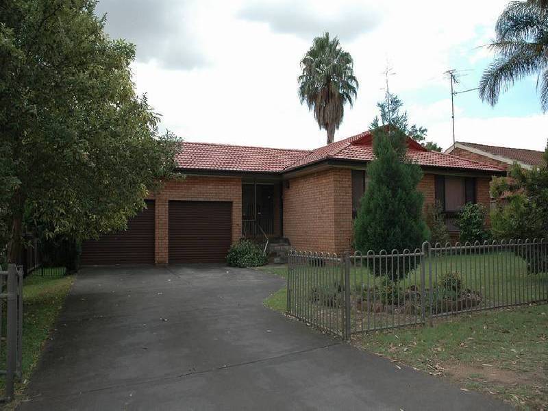 5 Banks Drive, St Clair NSW 2759