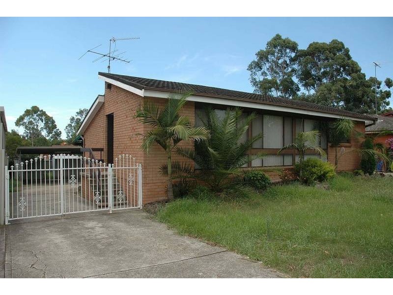 10 Explorers Way, St Clair NSW 2759