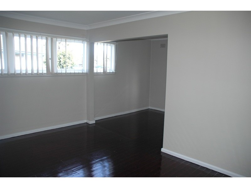 4 Natuna Place, Lethbridge Park NSW 2770