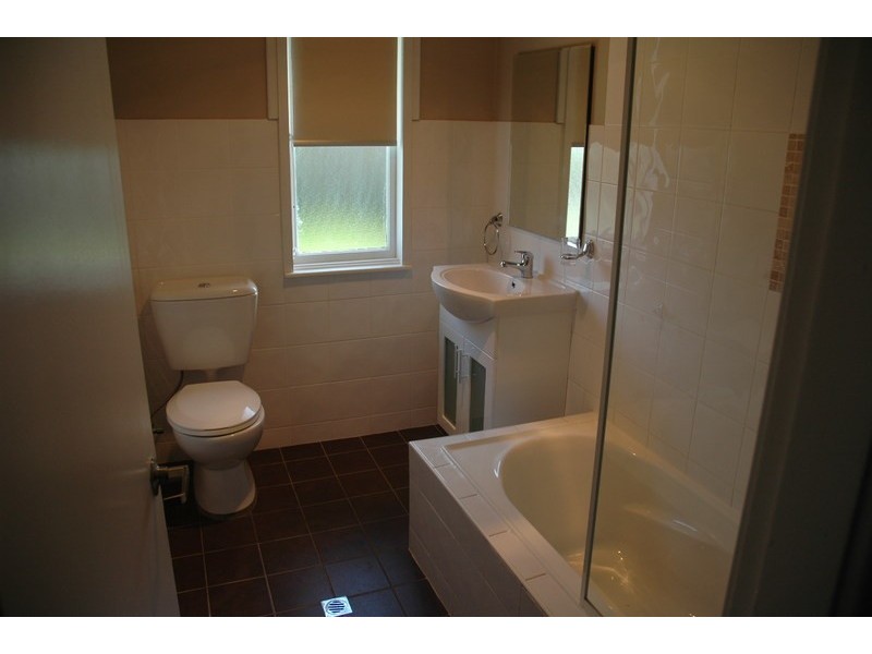 4 Natuna Place, Lethbridge Park NSW 2770